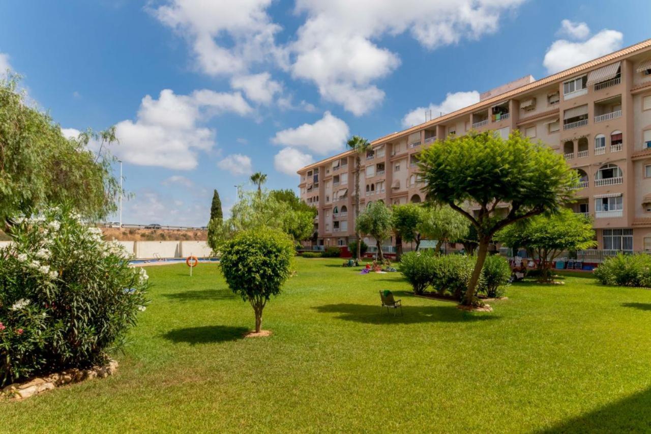 Apartamentos Villa Madrid Torrevieja Zewnętrze zdjęcie